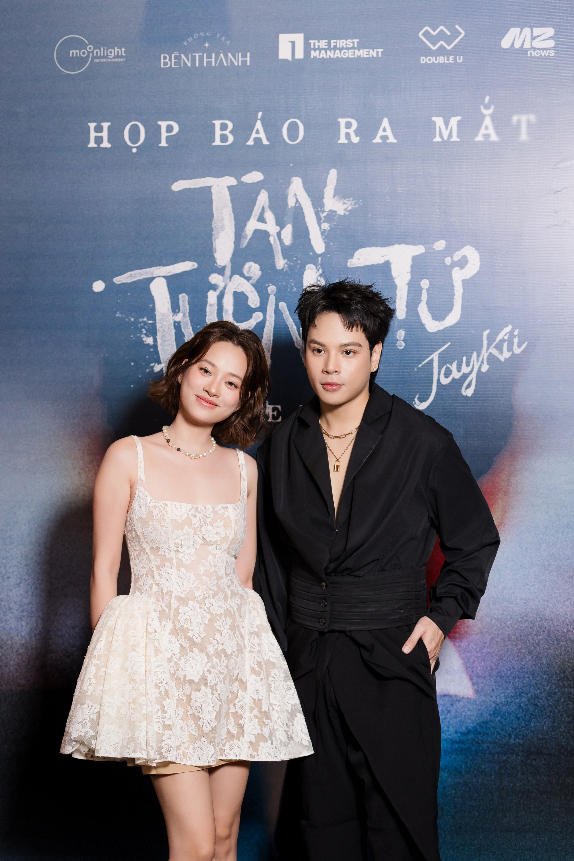 Nam ca sĩ có hit, cưới vợ hotgirl rồi “lặn” khỏi showbiz, hát hay thế này sao mãi không nổi?- Ảnh 2. Nam ca sĩ có hit, cưới vợ hotgirl rồi “lặn” khỏi showbiz, hát hay thế này sao mãi không nổi?- Ảnh 2.