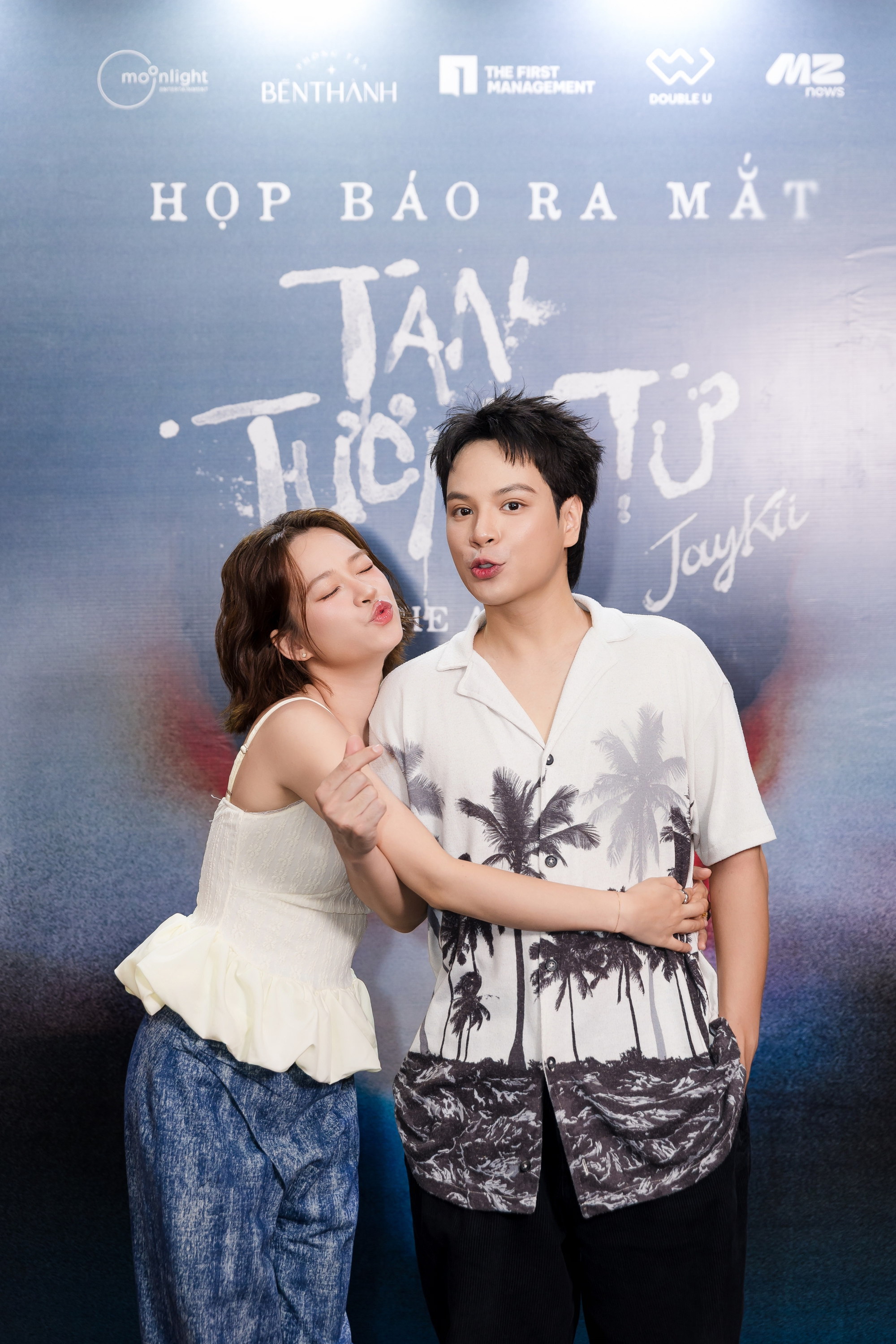 Nam ca sĩ có hit, cưới vợ hotgirl rồi “lặn” khỏi showbiz, hát hay thế này sao mãi không nổi?- Ảnh 6. Nam ca sĩ có hit, cưới vợ hotgirl rồi “lặn” khỏi showbiz, hát hay thế này sao mãi không nổi?- Ảnh 6.