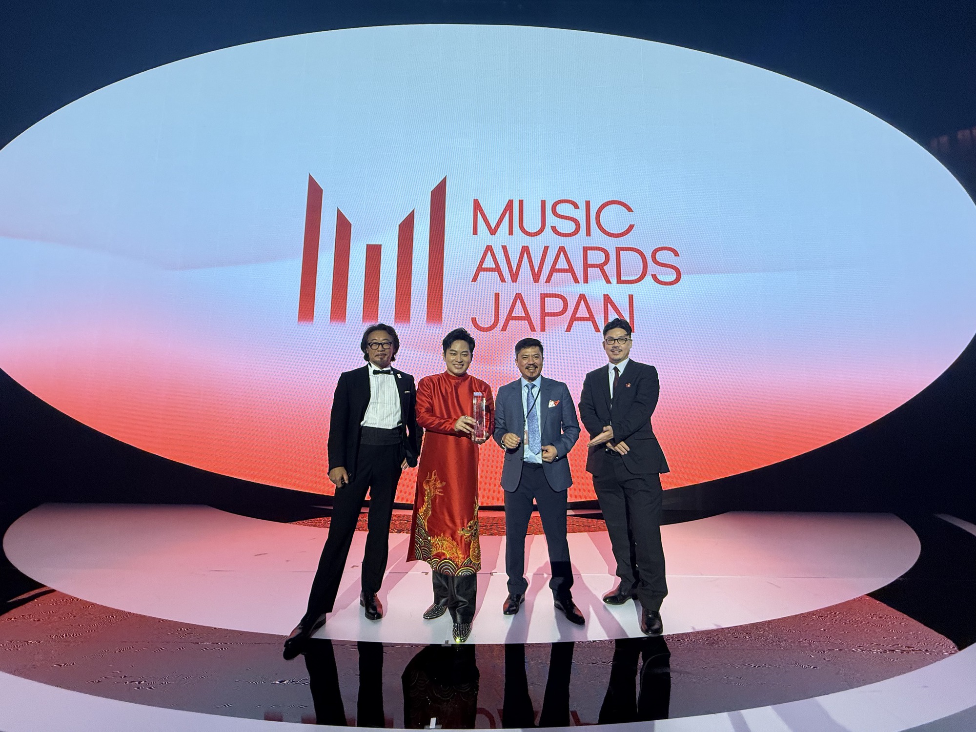 Những lần nghệ sĩ Việt vang danh quốc tế: Phương Mỹ Chi gây sốt khắp châu Á, Đức Phúc vô địch 44 năm có 1- Ảnh 6. Những lần nghệ sĩ Việt vang danh quốc tế: Phương Mỹ Chi gây sốt khắp châu Á, Đức Phúc vô địch 44 năm có 1- Ảnh 6.