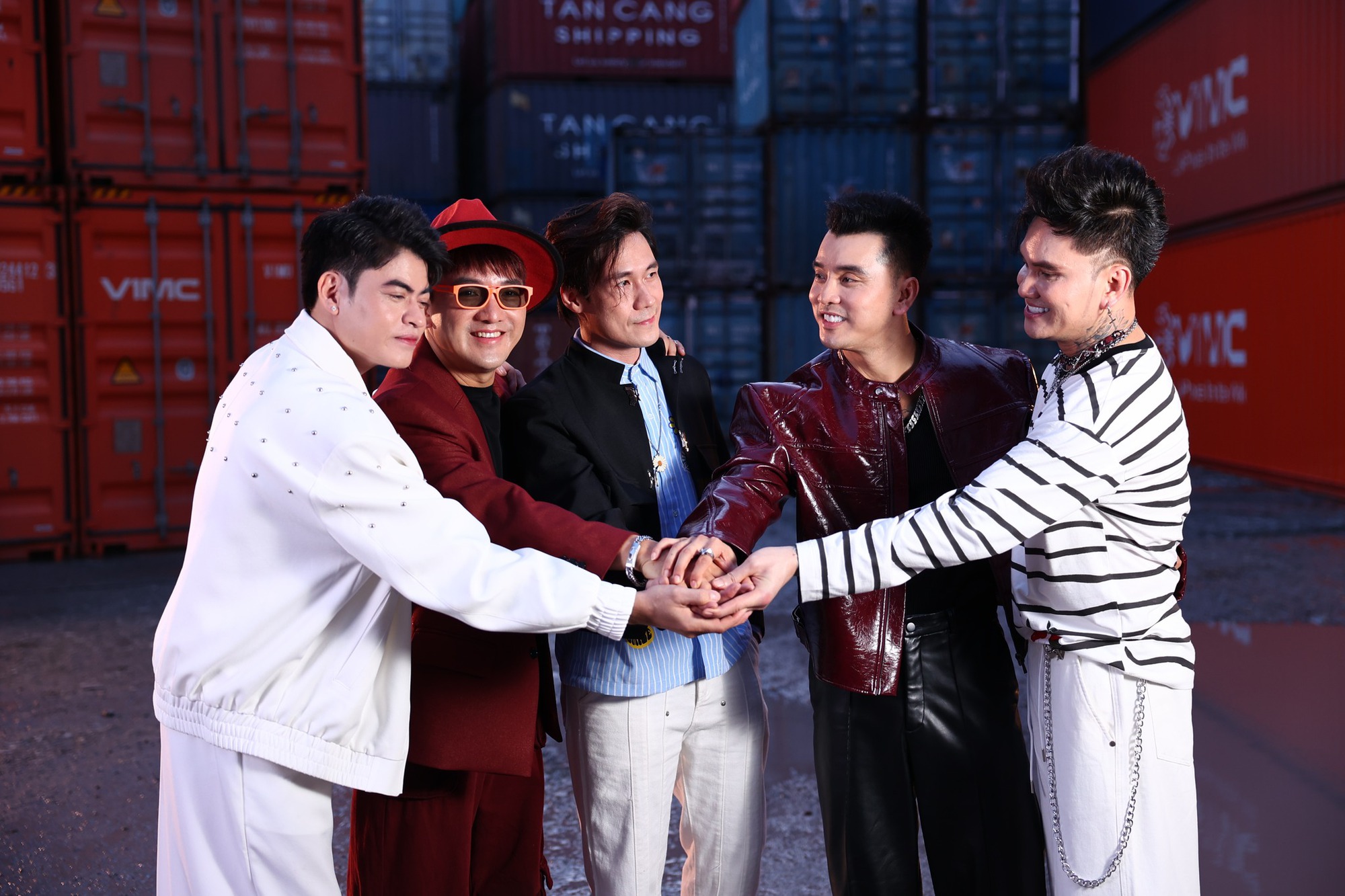 Ca khúc thảm họa dính quảng cáo web cá độ: Sến như “mắc kẹt” ở thập niên 2000- Ảnh 7.