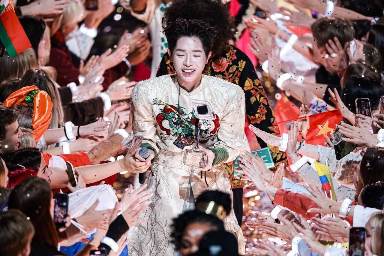 Truyền thông quốc tế hết lời ca ngợi Đức Phúc, chiến thắng lịch sử tại Intervision phủ sóng từ Việt Nam sang tận trời Âu!- Ảnh 5.