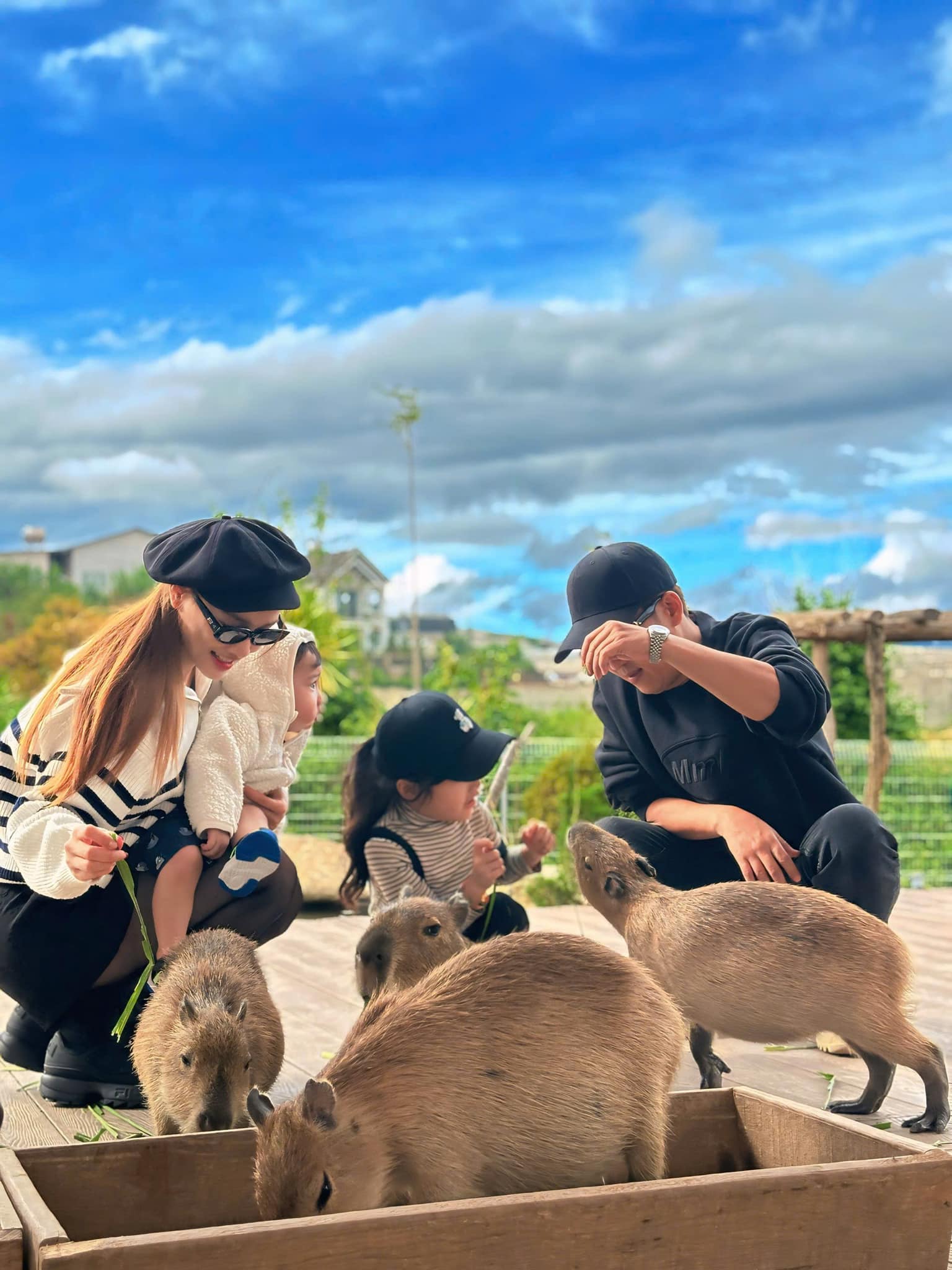 Trường Giang công khai ảnh rõ nét dung mạo con trai - Ảnh 4.