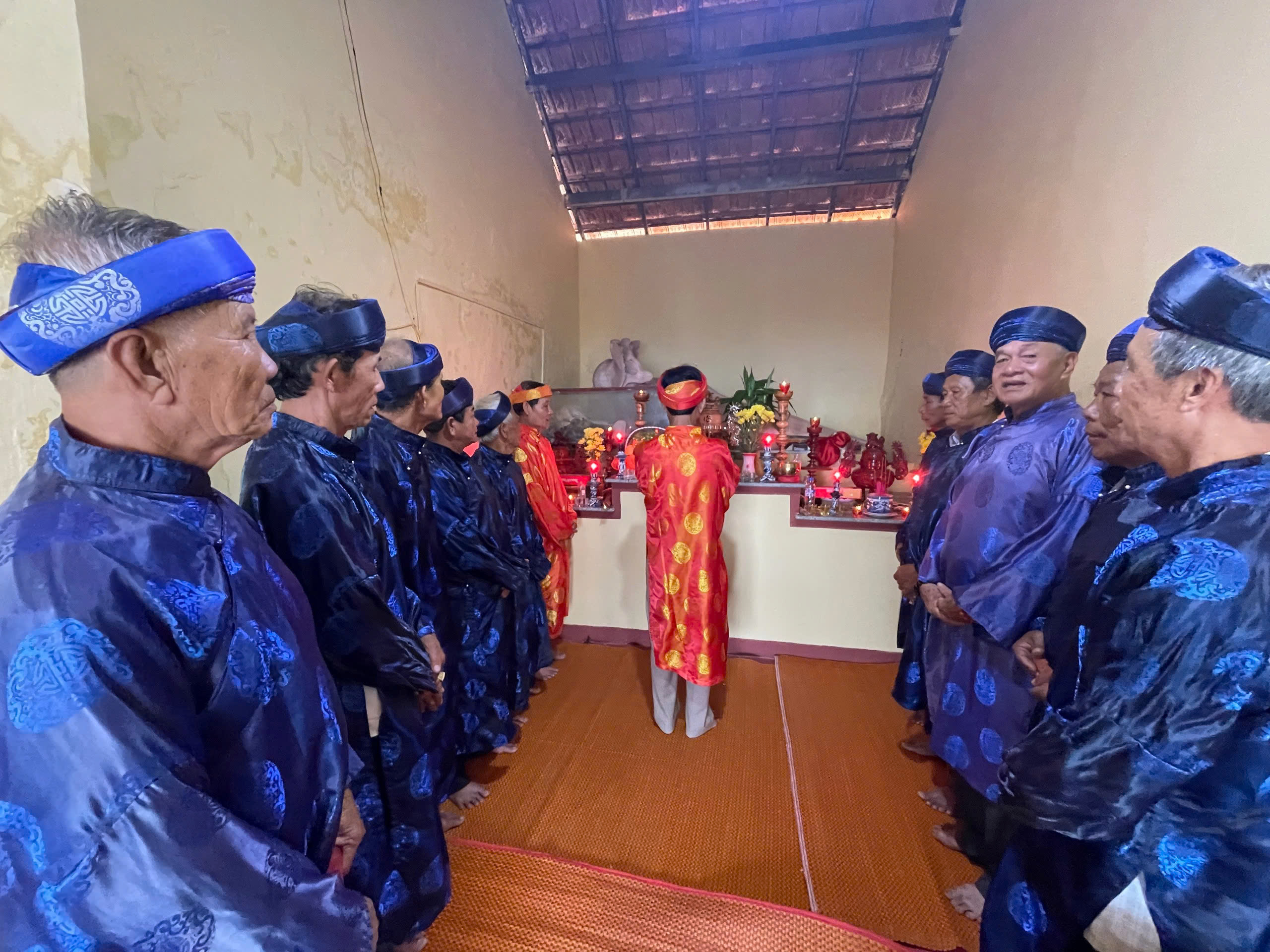 Tình đất, tình người với Hoàng Sa 2 CUỘC THI VIẾT “CHỦ QUYỀN QUỐC GIA BẤT KHẢ XÂM: Tình đất, tình người với Hoàng Sa - Ảnh 2.