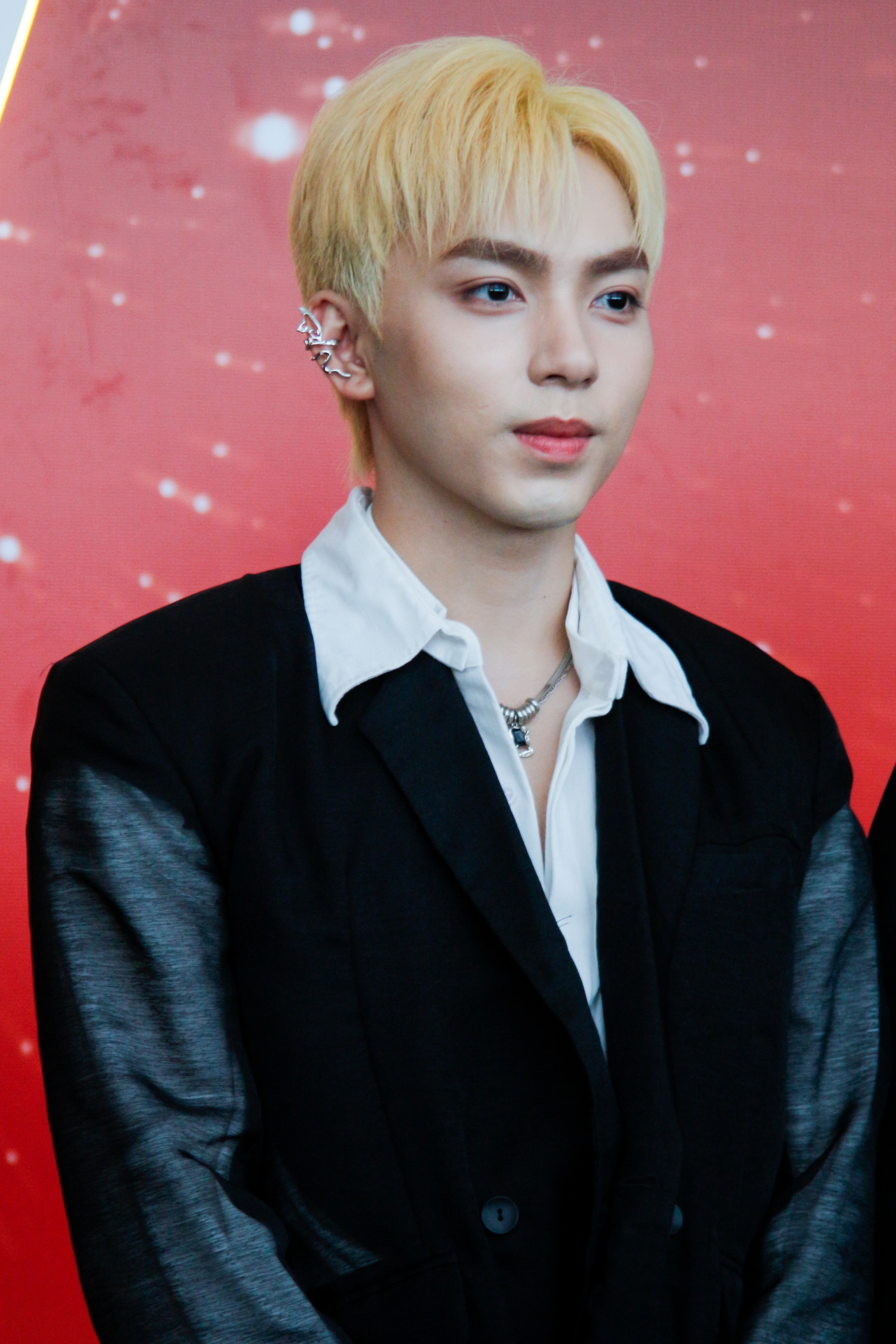 Tân binh Long Hoàng