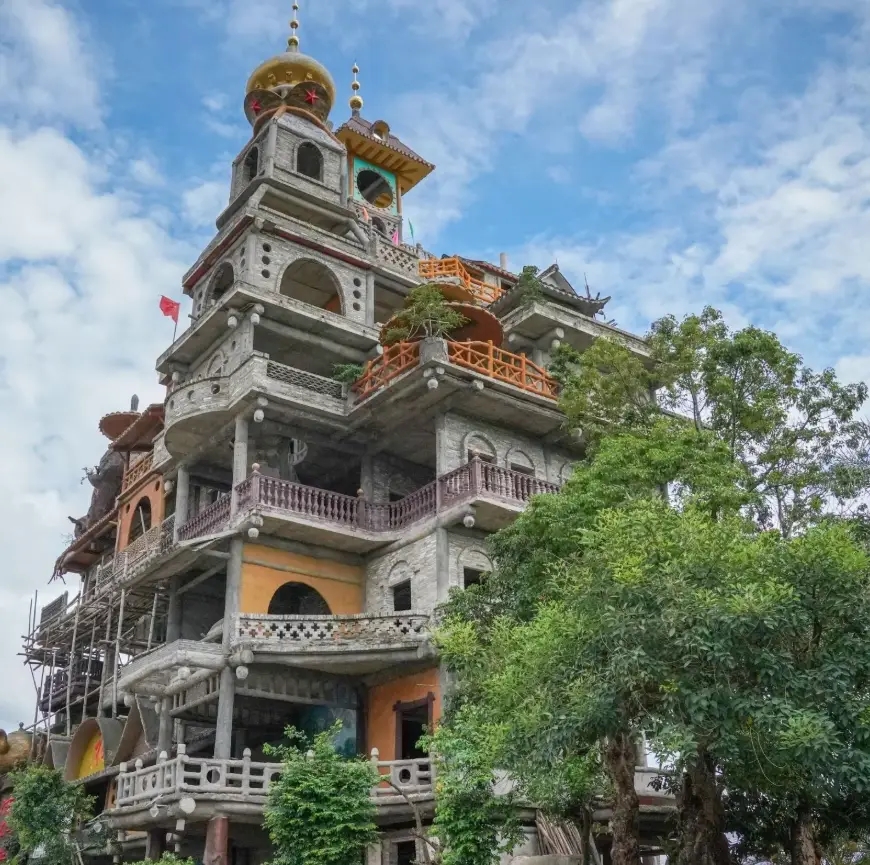 Bên trong "biệt thự điên" 51 tỷ, cao 30m, xây theo trí tưởng tượng suốt 10 năm của một nông dân Trung Quốc - Ảnh 10.