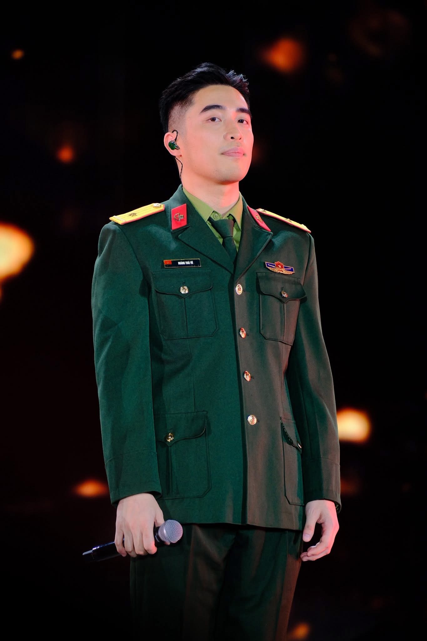 Chỉ 5 phút cạo râu, nam ca sĩ Vbiz như được gỡ “phong ấn”, visual thăng hạng khiến fan gọi từ “chú” sang “chồng”- Ảnh 5.