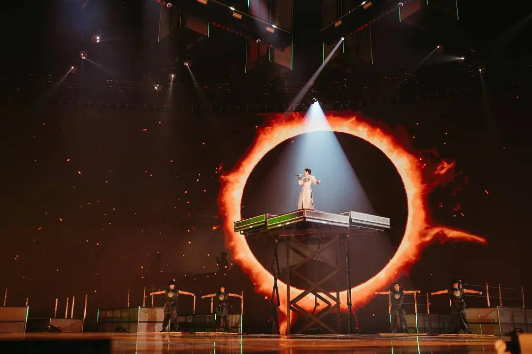 Sân khấu thắng tuyệt đối của Đức Phúc tại Intervision: Hoá Thánh Gióng mang sử thi Việt Nam ra thế giới, xem nổi da gà!- Ảnh 7.