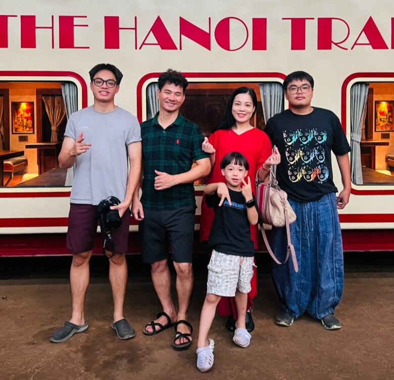 NSND Xuân Bắc có tổ ấm viên mãn bên vợ và 3 con trai.