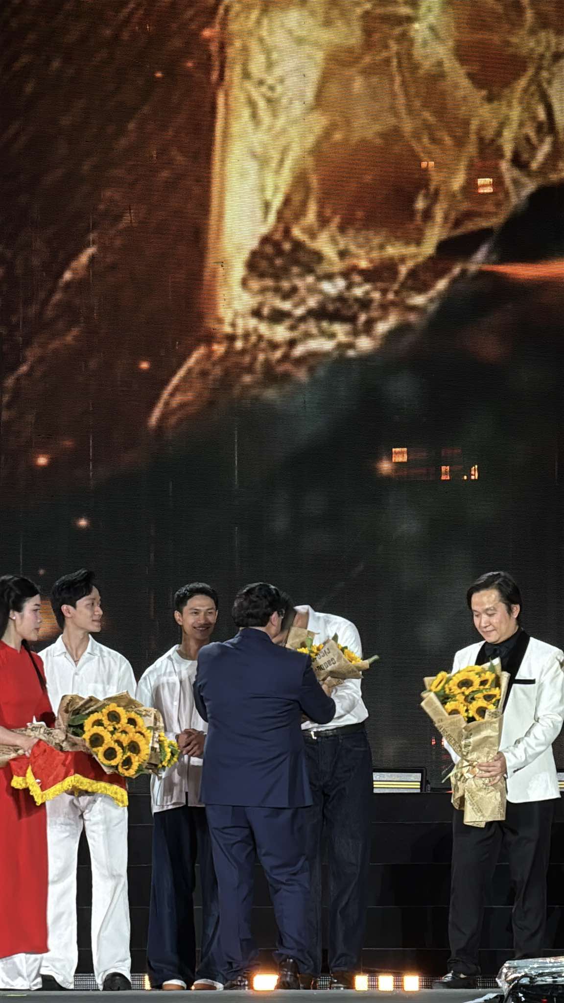 Phản ứng gây sốt của Thủ Tướng Phạm Minh Chính khi chăm chú xem màn trình diễn ca khúc hot nhất dịp 2/9- Ảnh 7.