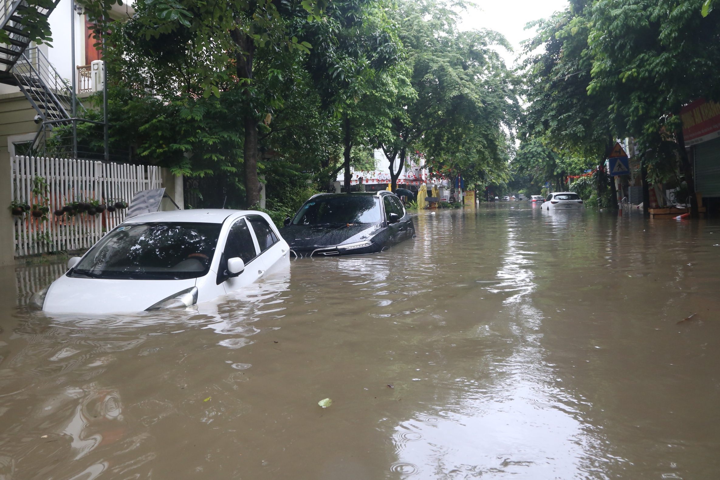 Trường hợp bảo hiểm không đền bù cho ô tô hư hỏng mùa mưa bão - Ảnh 2. Trường hợp bảo hiểm không đền bù cho ô tô hư hỏng mùa mưa bão - Ảnh 2.