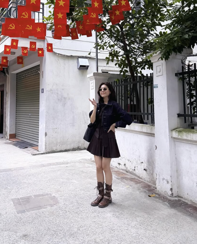 Tôn dáng và thời thượng cùng chân váy ngắn xếp ly- Ảnh 9.