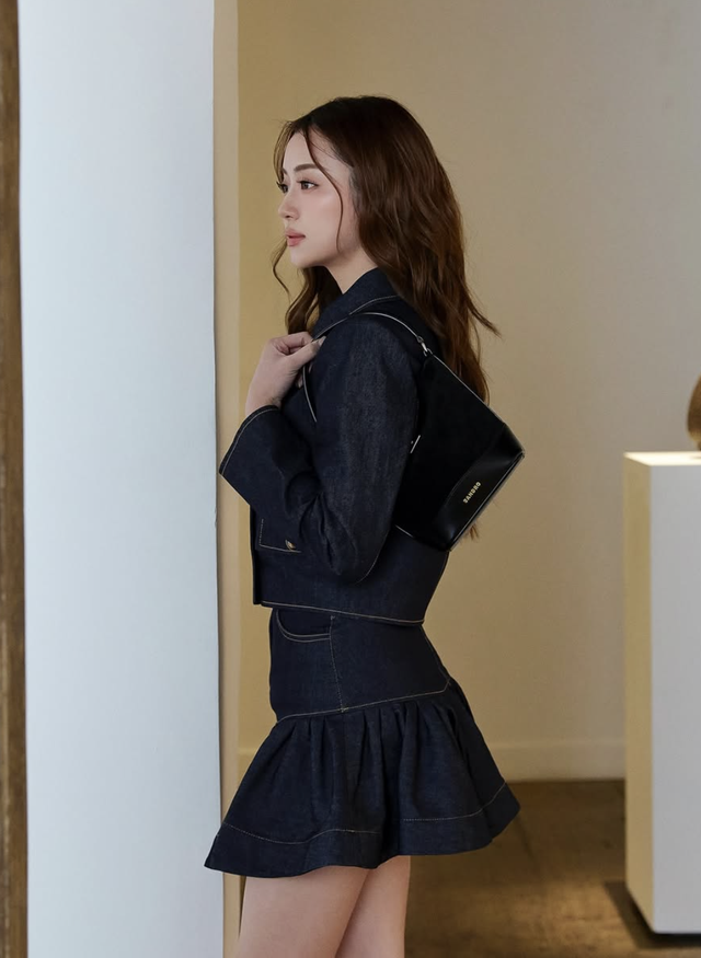 Tôn dáng và thời thượng cùng chân váy ngắn xếp ly- Ảnh 11.