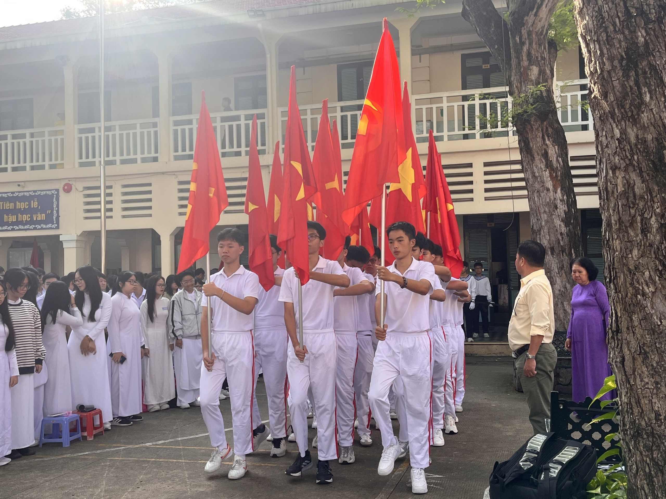 'Chiến trường không khói lửa': Bồi đắp tính kỷ luật, tình yêu nước cho học sinh - Ảnh 3.