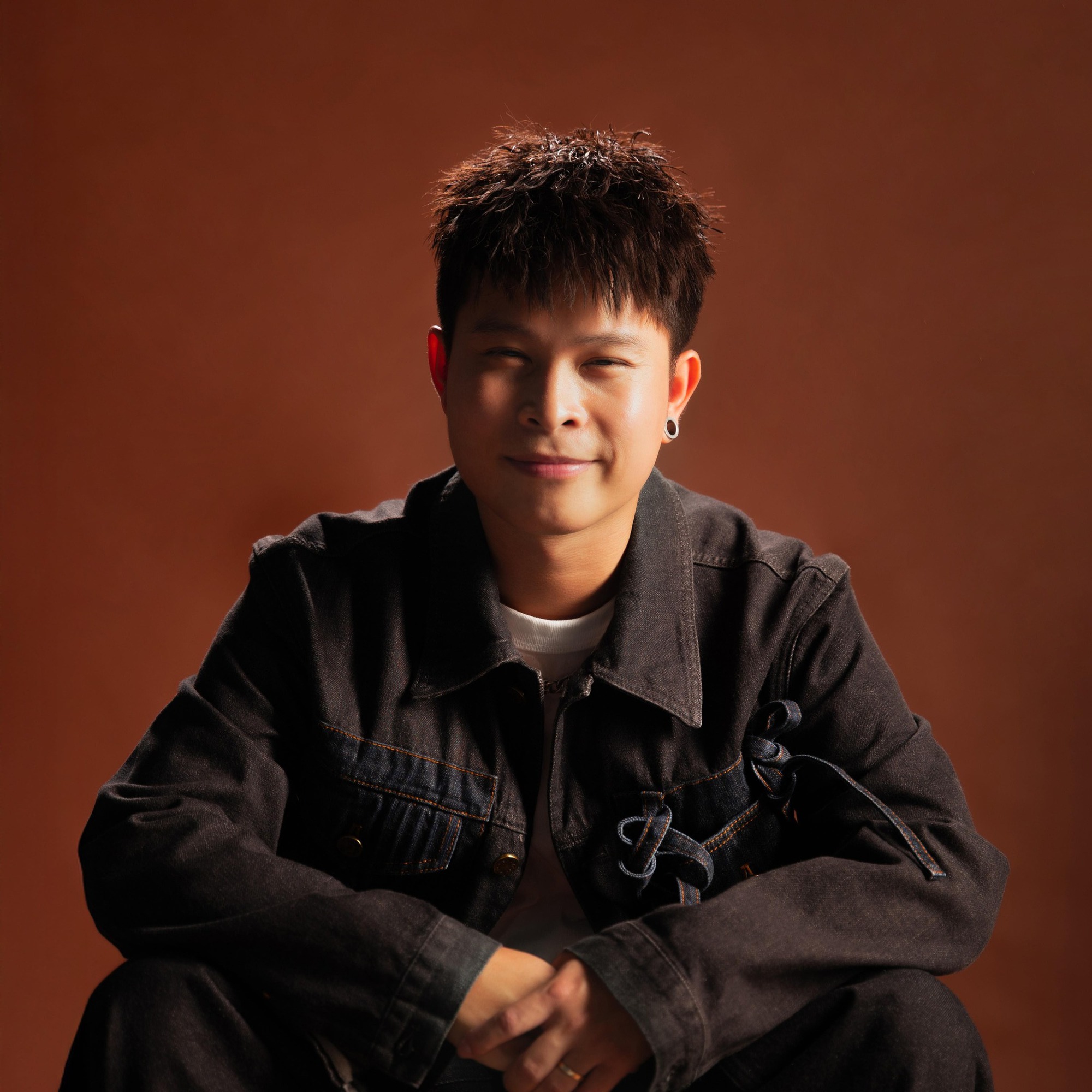 Quán quân Rap Việt bỏ showbiz để lấy vợ sinh con, nay trở lại cho cả làng rap biết thế nào là “trình”- Ảnh 3. Quán quân Rap Việt bỏ showbiz để lấy vợ sinh con, nay trở lại cho cả làng rap biết thế nào là “trình”- Ảnh 3.