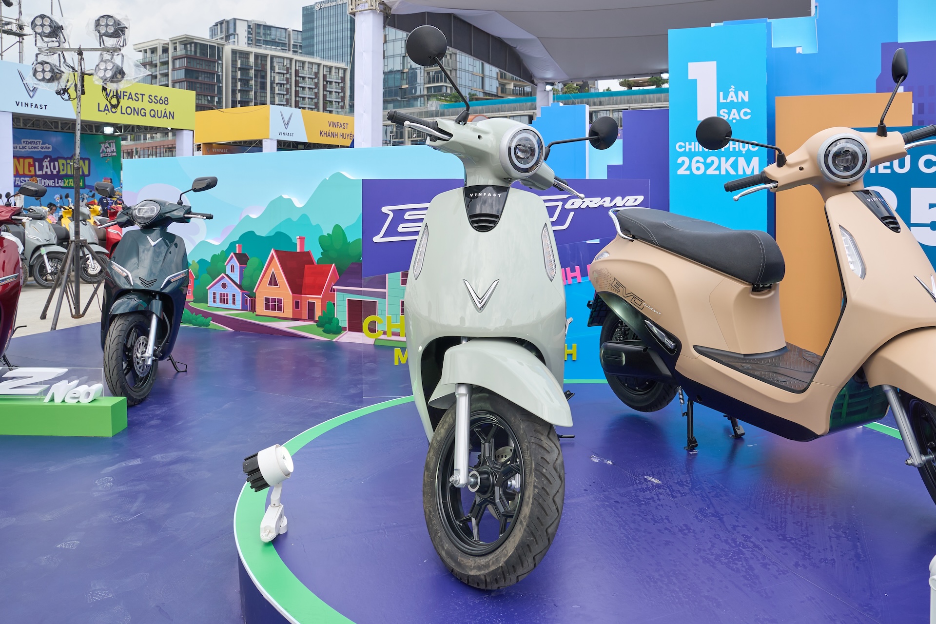 Mua xe máy điện tháo được pin sạc, chọn VinFast Evo Grand Lite hay Honda ICON e:? - Ảnh 2.