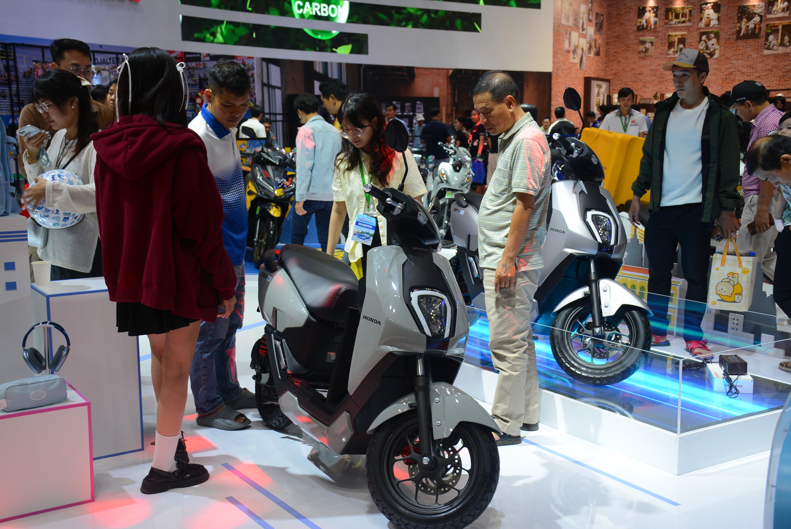 Mua xe máy điện tháo được pin sạc, chọn VinFast Evo Grand Lite hay Honda ICON e:? - Ảnh 3.