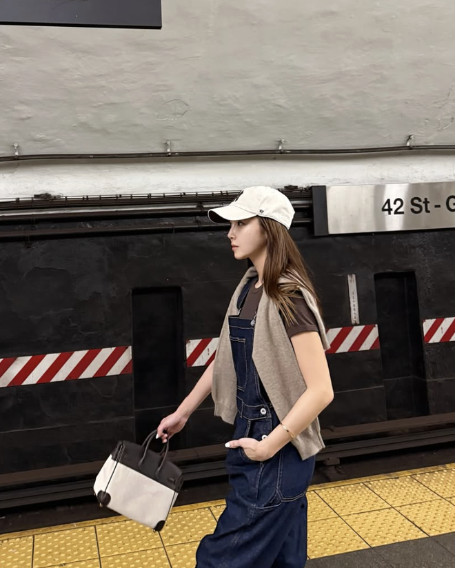 Quần yếm giúp nàng luôn trẻ trung, tươi tắn mỗi ngày- Ảnh 2.