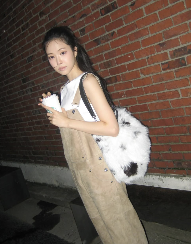 Quần yếm giúp nàng luôn trẻ trung, tươi tắn mỗi ngày- Ảnh 9.