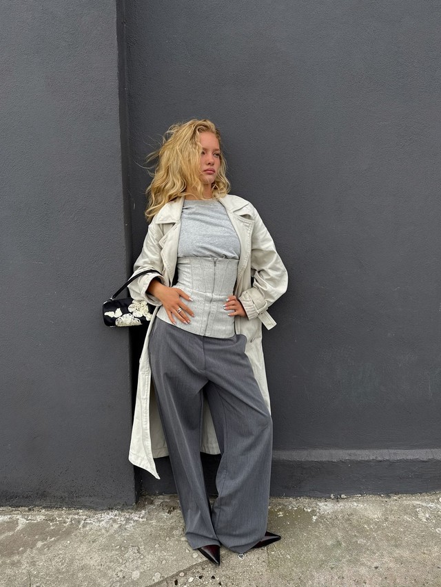 Rục rịch bước vào mùa lạnh với những chiếc trench coat kinh điển- Ảnh 4. Rục rịch bước vào mùa lạnh với những chiếc trench coat kinh điển- Ảnh 4.