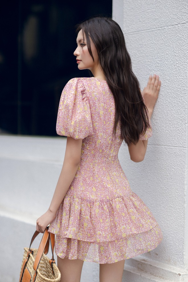 Váy hoa nhí vào mùa được ưu tiên- Ảnh 6. Váy hoa nhí vào mùa được ưu tiên- Ảnh 6.