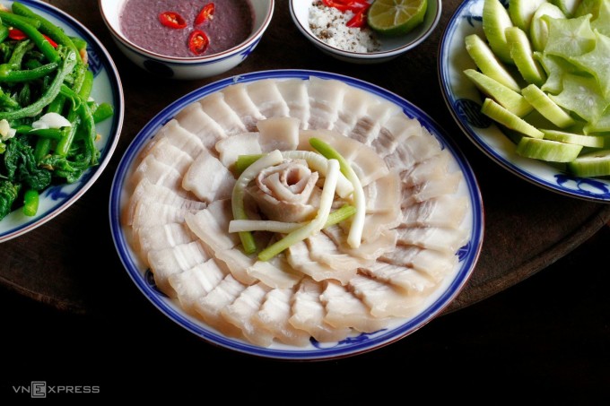 Làm sao biết thịt luộc đã chín? 3 Thịt ba chỉ chín tới mềm ngọt. Ảnh: Bùi Thủy