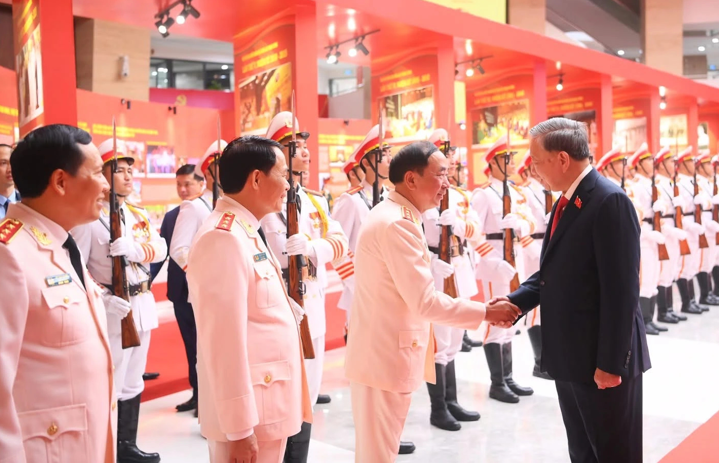 - Ảnh 4. - Ảnh 4.