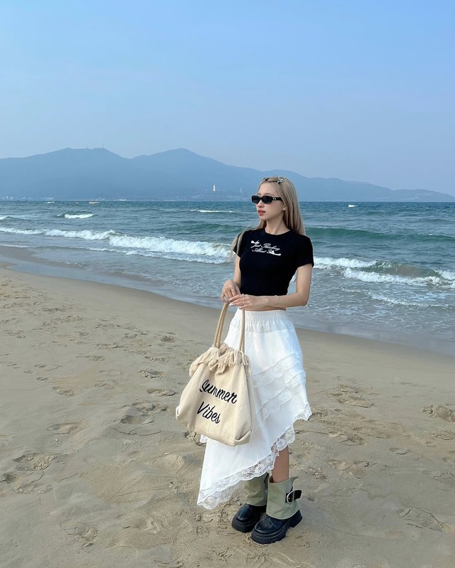 Chân váy vạt chéo giúp mọi vóc dáng trở nên thanh lịch - Ảnh 2.