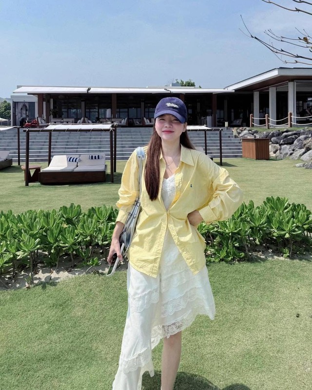 Chân váy vạt chéo giúp mọi vóc dáng trở nên thanh lịch - Ảnh 4.