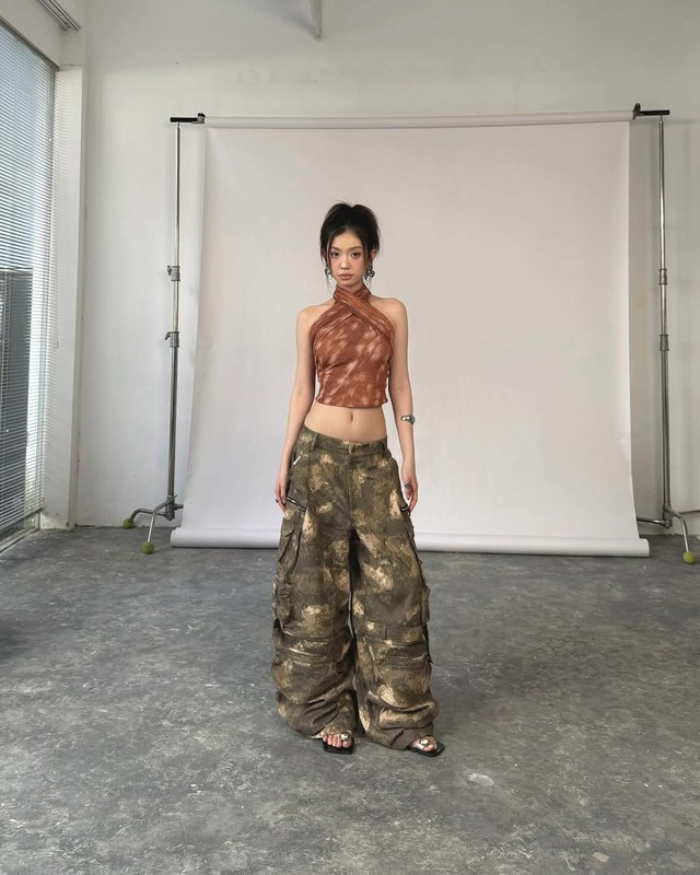 Khuấy động phong cách đường phố với quần túi hộp- Ảnh 7. Khuấy động phong cách đường phố với quần túi hộp- Ảnh 7.