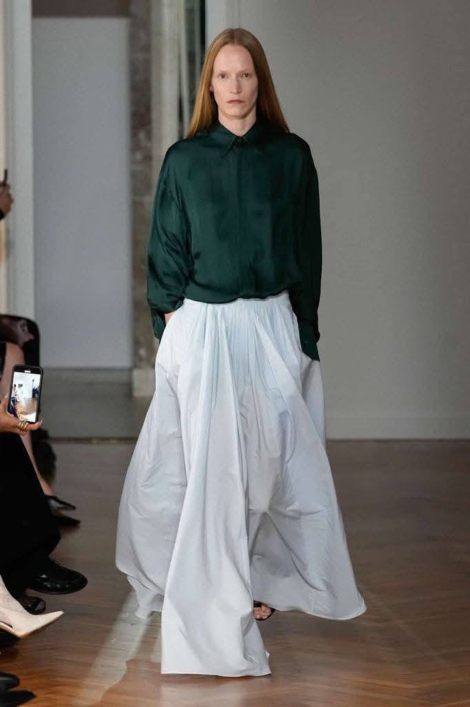 Sáng bừng không gian tiệc thu với các thiết kế lụa và vải mềm- Ảnh 3. Sáng bừng không gian tiệc thu với các thiết kế lụa và vải mềm- Ảnh 3.