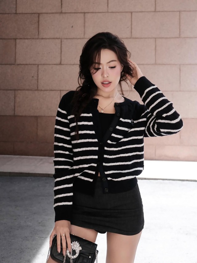Hóa nàng thơ cổ điển cùng bản phối với áo kẻ ngang- Ảnh 8.