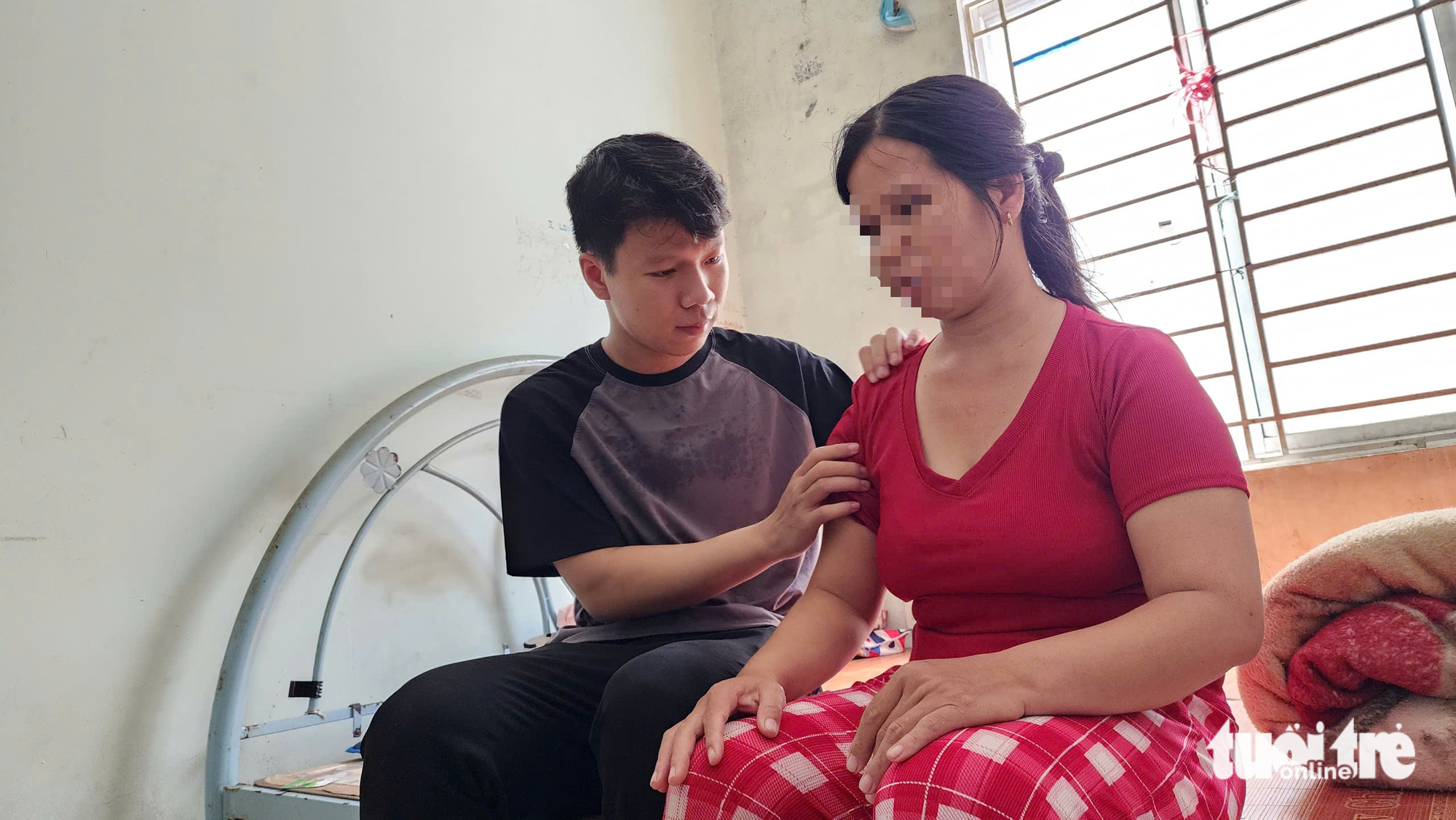 Không may cha mẹ đều mắc tâm thần, nam SV Huế thấy may mắn 'vì còn cha mẹ' 2 tiếp sức đến trường - Ảnh 2.