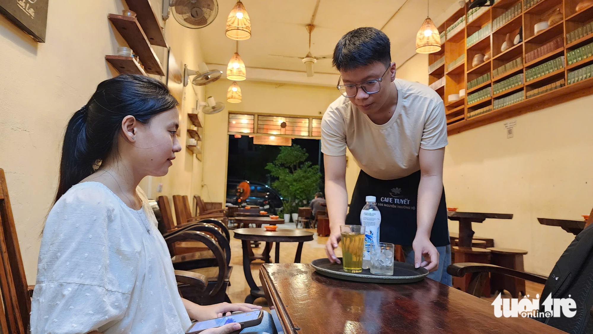 Không may cha mẹ đều mắc tâm thần, nam SV Huế thấy may mắn 'vì còn cha mẹ' 4 tiếp sức đến trường - Ảnh 4.