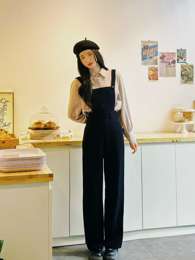 Tuyệt chiêu ‘trẻ mãi không già’ với quần yếm năng động- Ảnh 4.