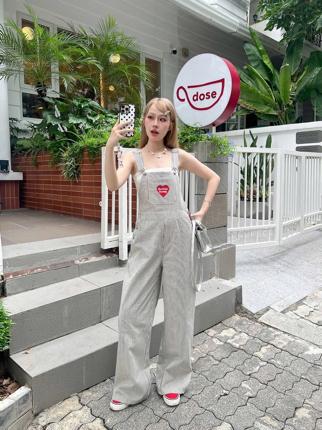 Tuyệt chiêu ‘trẻ mãi không già’ với quần yếm năng động- Ảnh 8.