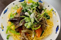 Cách làm mì xào giòn ngon "bá cháy", đổi bữa cho ngày chán cơm