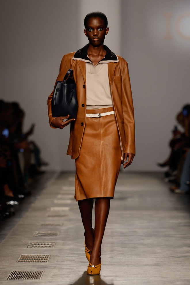 Mẫu váy, áo da đẹp cho các tín đồ thu đông 2025- Ảnh 7.