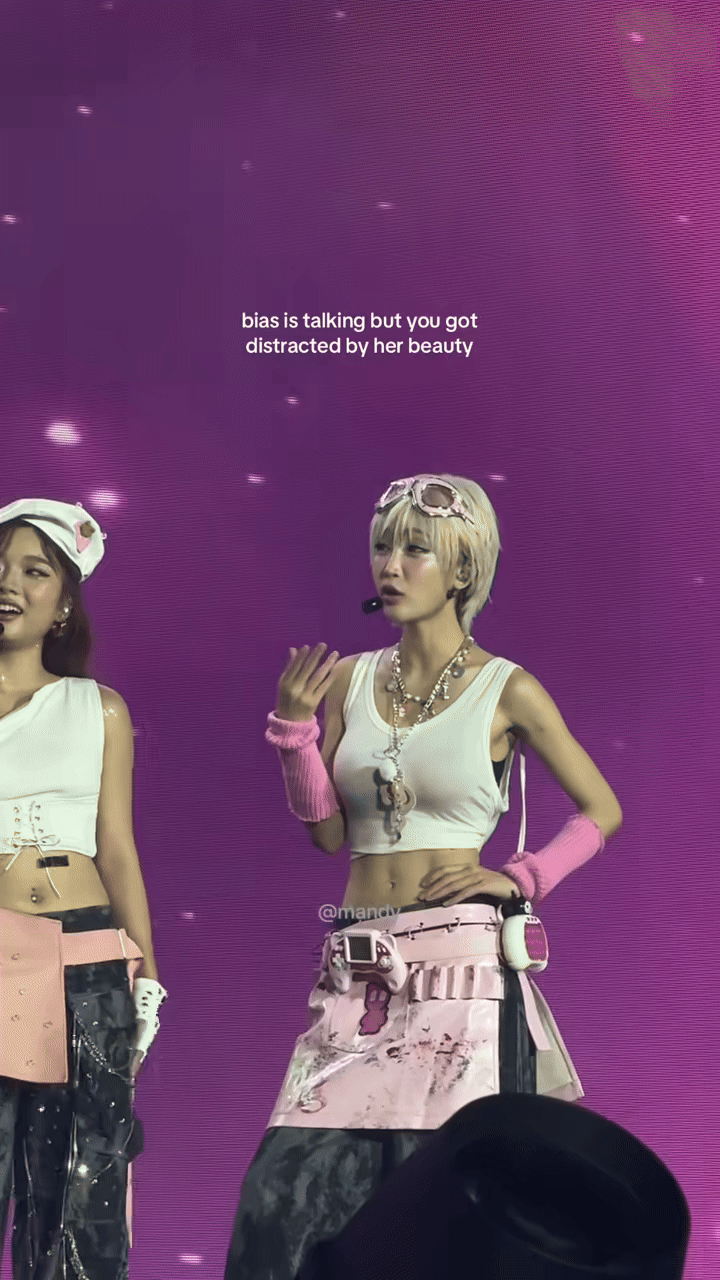 1 Em Xinh ký tên thôi cũng viral quốc tế ầm ầm, visual thế này bảo sao fan nước ngoài tới xem concert bằng được- Ảnh 3. 1 Em Xinh ký tên thôi cũng viral quốc tế ầm ầm, visual thế này bảo sao fan nước ngoài tới xem concert bằng được- Ảnh 3.