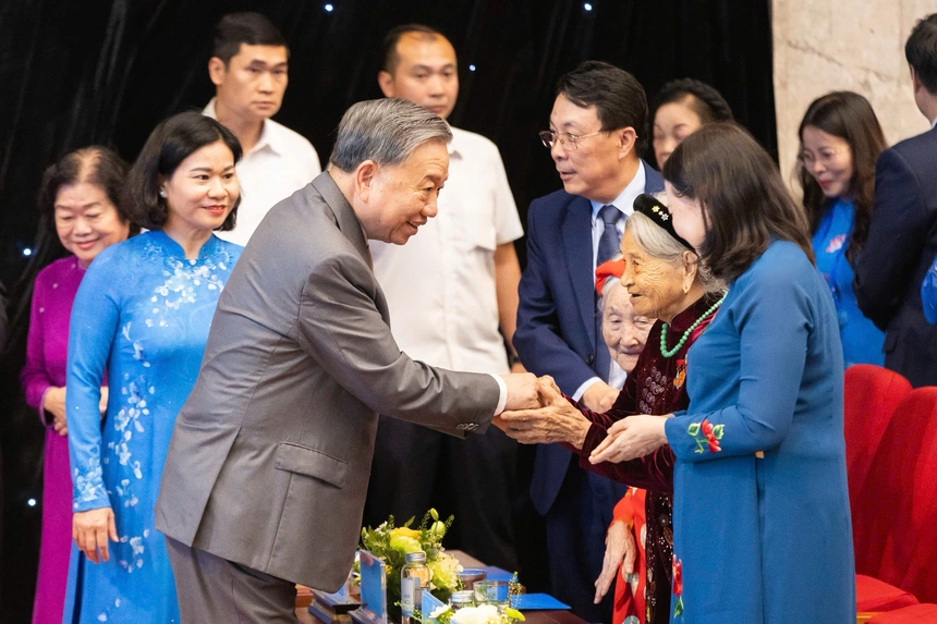 Tổng Bí thư: Đầu tư cho phụ nữ chính là đầu tư cho năng suất quốc gia   - Ảnh 3.