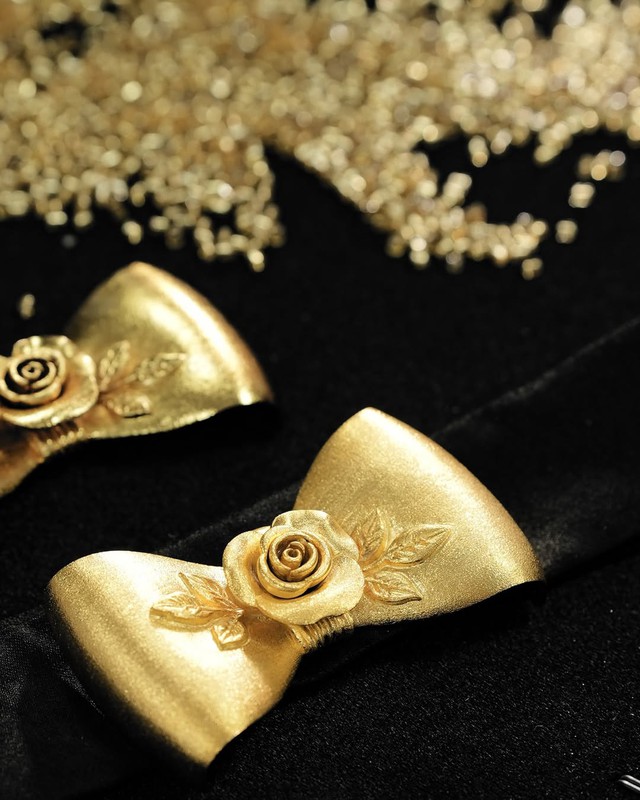 Thương hiệu Việt gây choáng sàn diễn London với kỹ thuật mạ vàng trang phục - Ảnh 6.