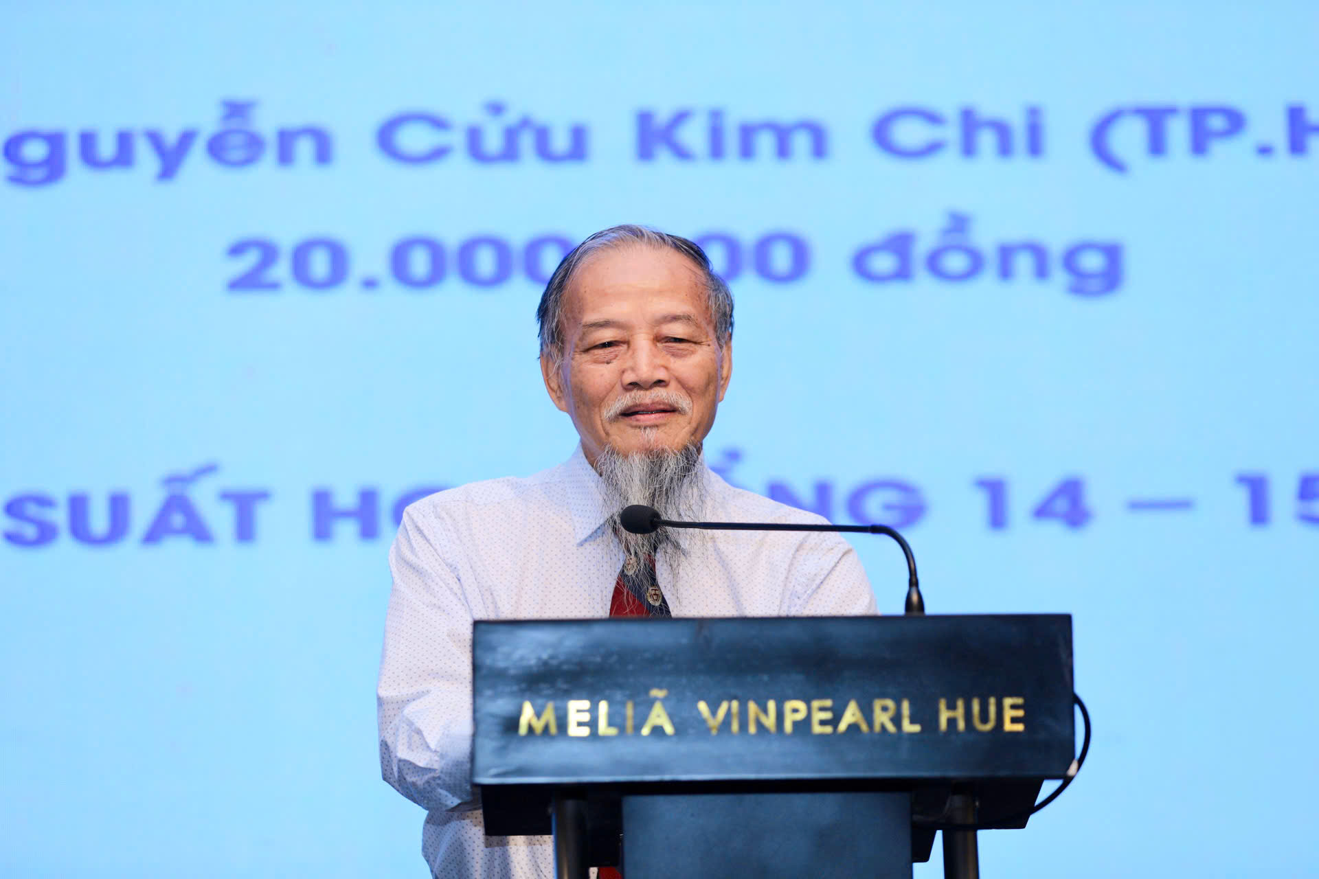 Sinh viên mồ côi làm nhà hảo tâm tiếp sức cho sinh viên Huế mồ côi - Ảnh 3.