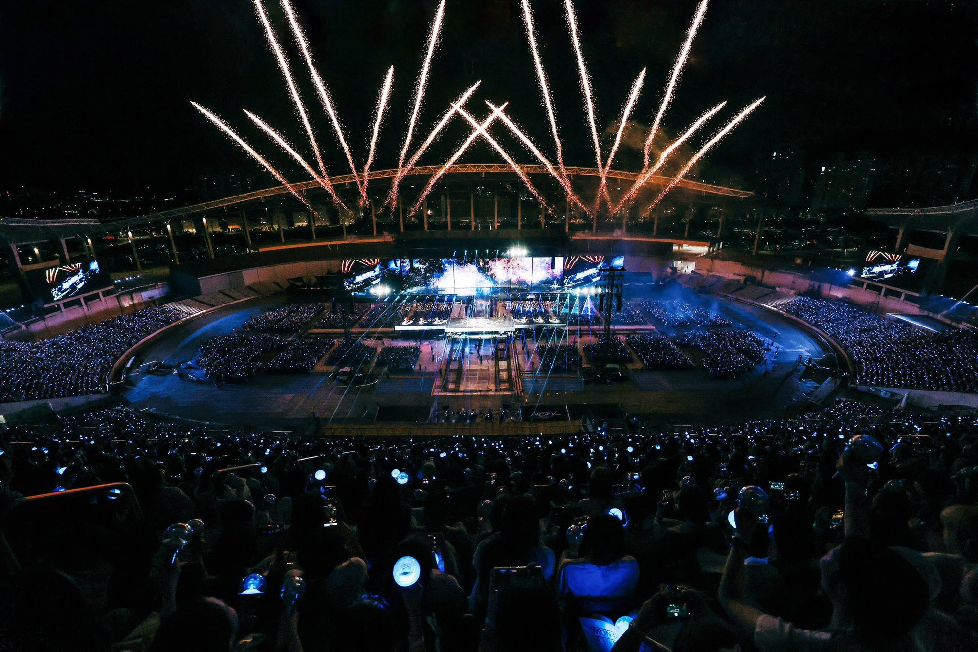 1759785365 74 Lai sieu xe 12 ty len san khau chay tour