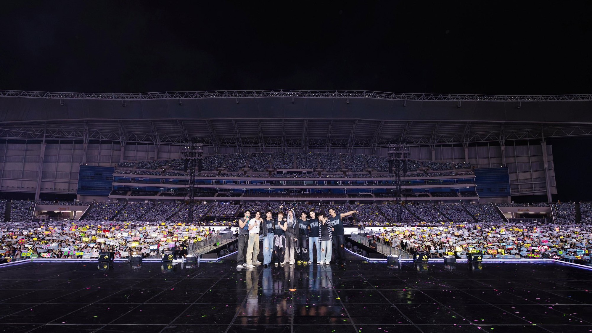 1759785366 47 Lai sieu xe 12 ty len san khau chay tour