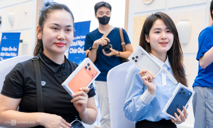 iPhone 17 Pro Max màu bạc được ưa chuộng nhất, xếp trên màu cam và xanh. Ảnh: Quang Đồng