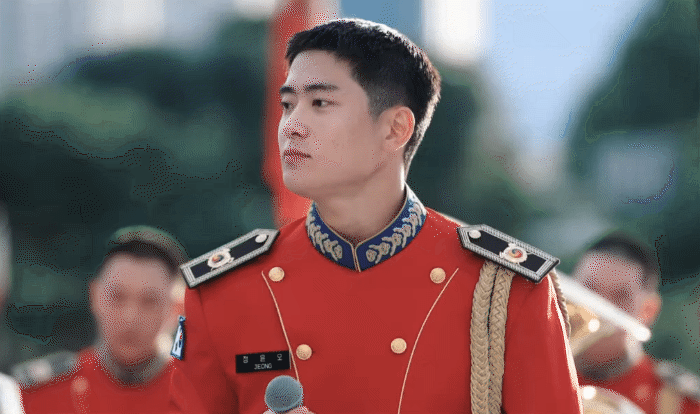 Anh quân nhân đẹp trai hát hay: Visual như hoàng tử xé truyện bước ra, ngân nga một câu mà cõi mạng bùng nổ- Ảnh 3.