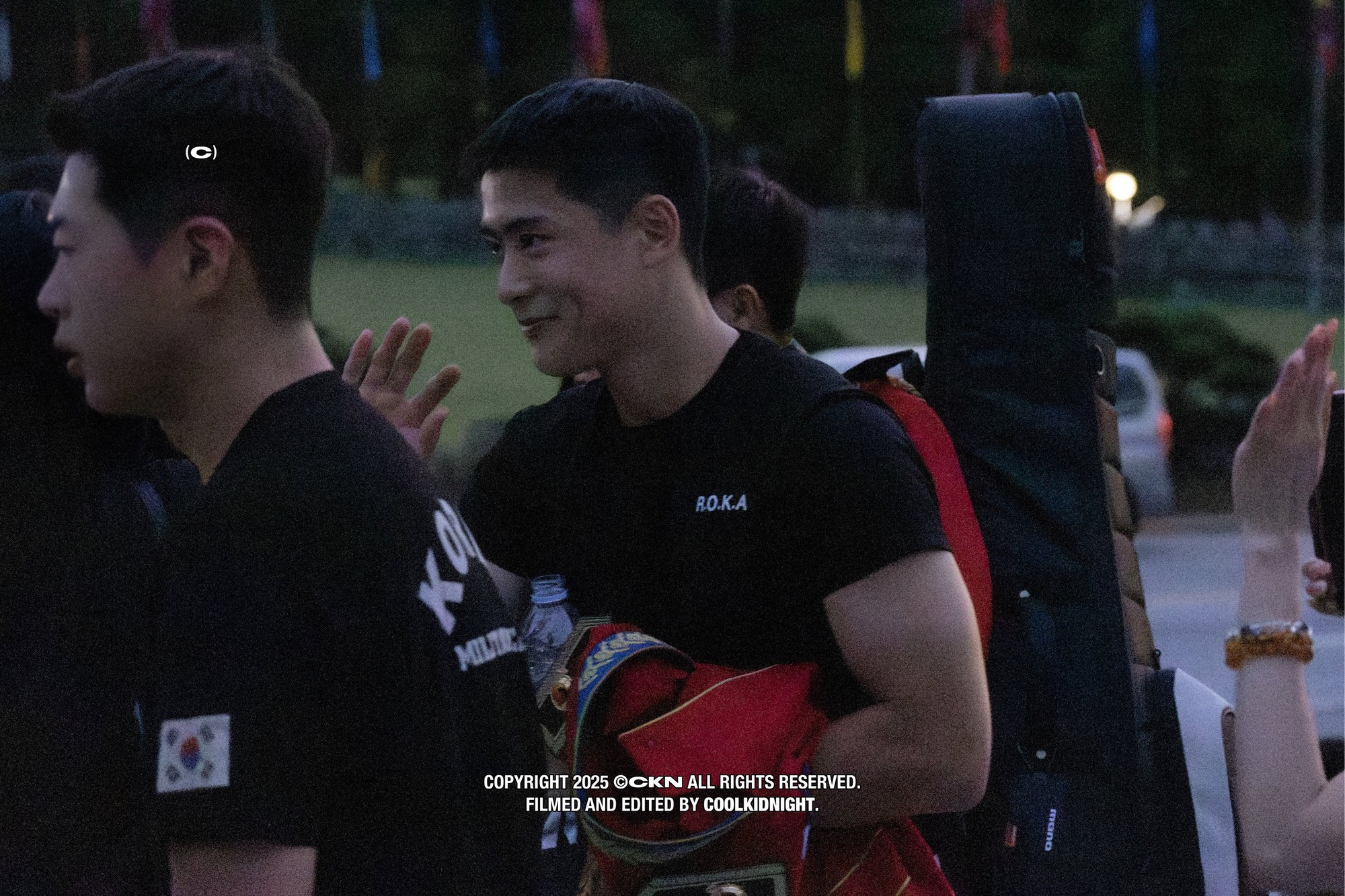 Anh quân nhân đẹp trai hát hay: Visual như hoàng tử xé truyện bước ra, ngân nga một câu mà cõi mạng bùng nổ- Ảnh 5.