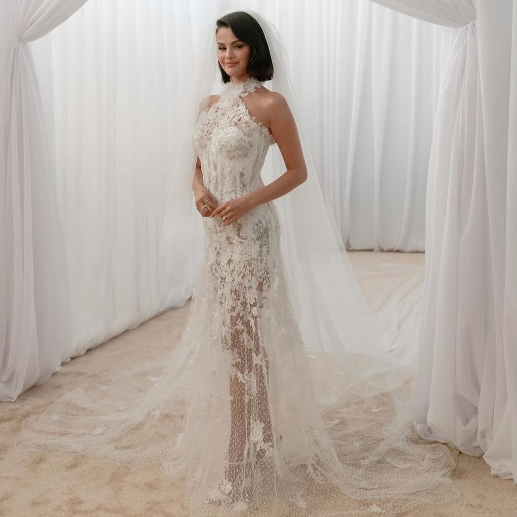 Loạt váy cưới và trang sức triệu USD của ca sĩ tỷ phú Selena Gomez - 2