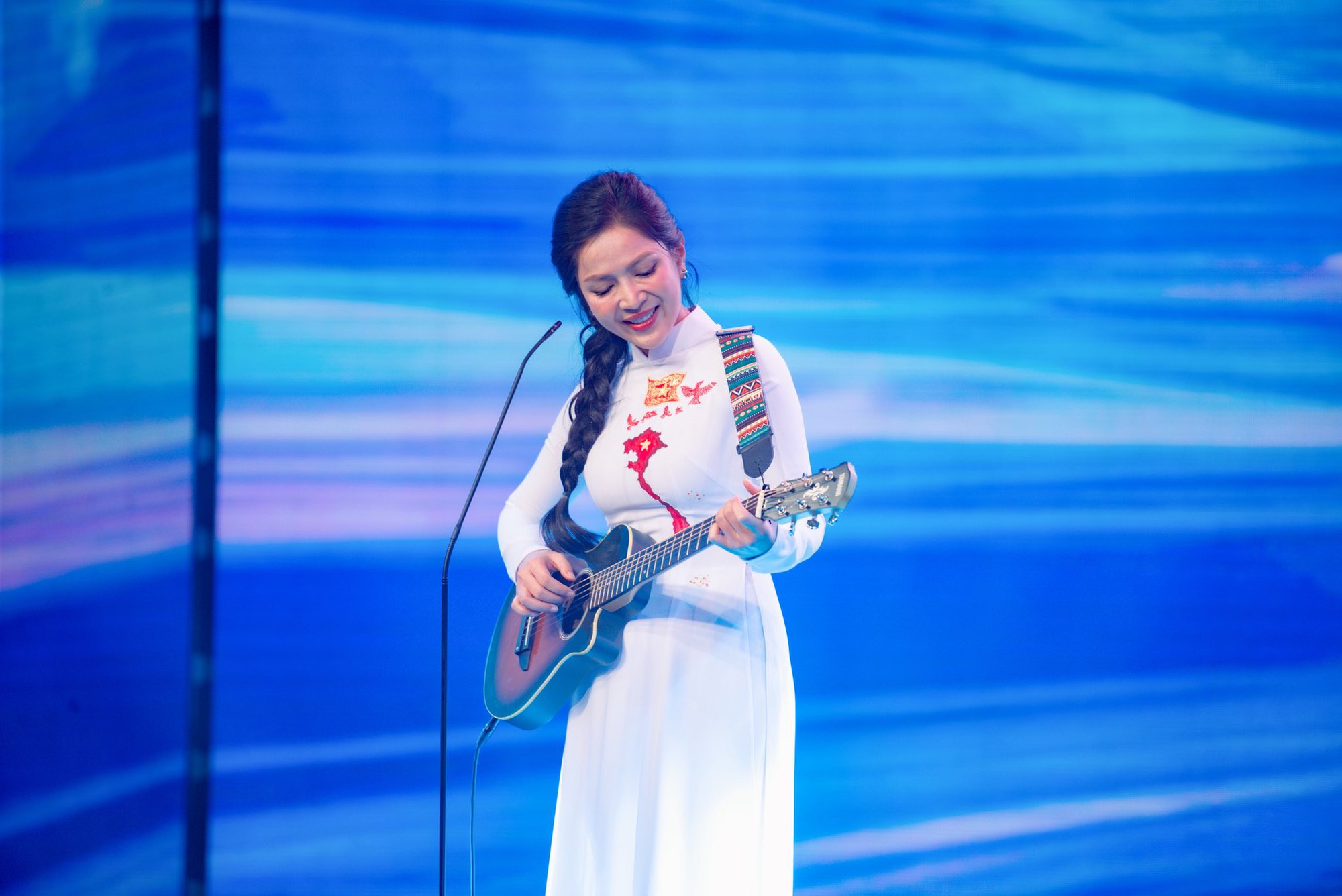 Giọng ca Nhạc viện cực đắt show hiện tại: Từ 0 cát-xê đến “đổi đời” nhờ hit quốc dân 6.5 tỷ view, cứ hát nhạc cách mạng là hot- Ảnh 6.