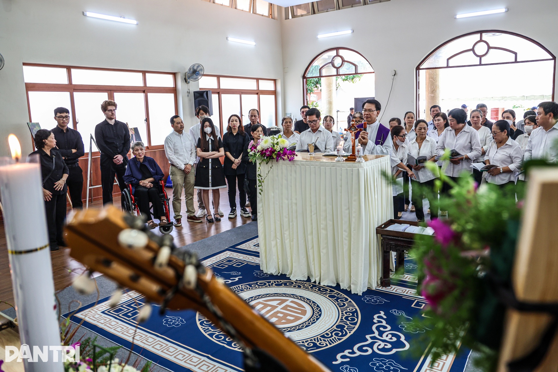 Bạn bè, đồng nghiệp xúc động trước linh cữu nhạc sĩ Thế Hiển - 2