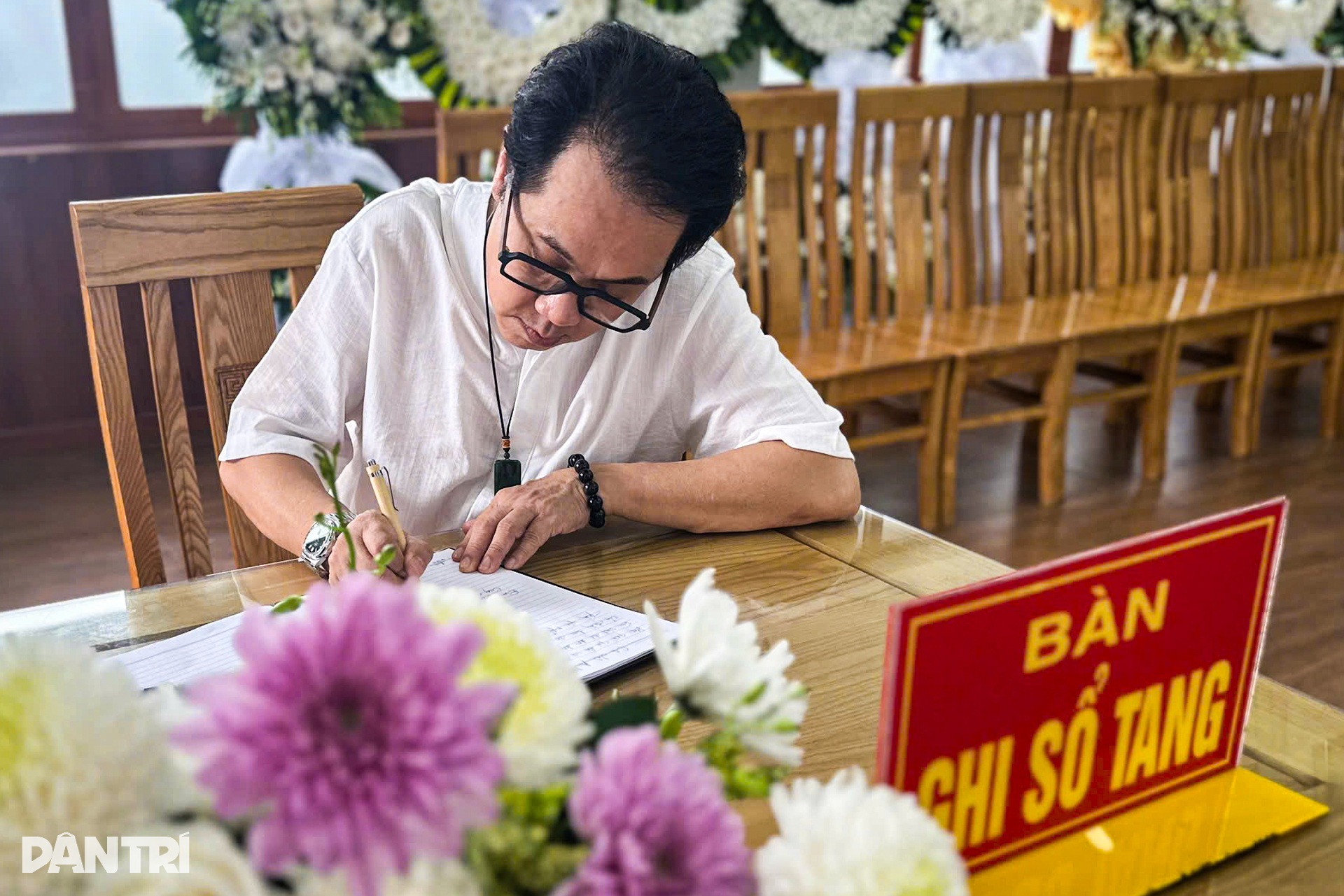 Bạn bè, đồng nghiệp xúc động trước linh cữu nhạc sĩ Thế Hiển - 4